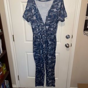 Women’s romper/jumpsuit/pantsuit